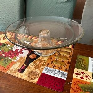 Glass cake stand
